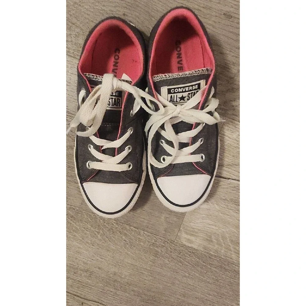 Converse All Star Low Top Shoes Dark‎ Gray With Pink Trim Size 1